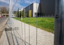 Mobilt mesh fence