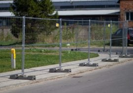 Mobilt mesh fence